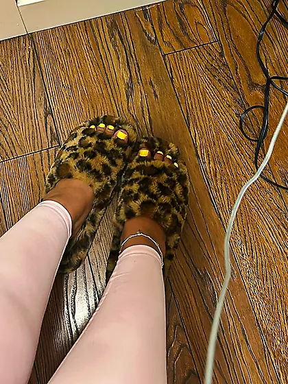 Ariana Clavette feet