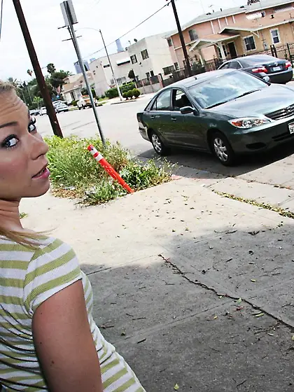 The blonde babe Melanie Jayne has the mouth that satisfies black