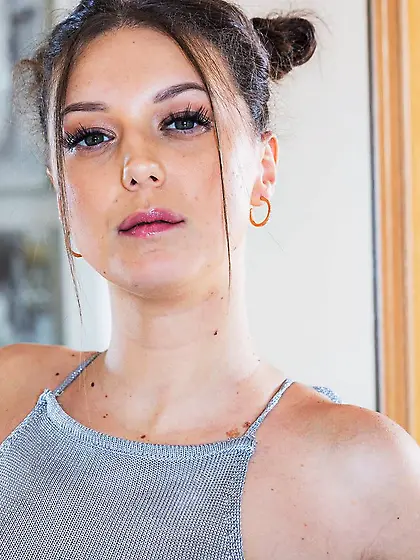 Hot brunette teen Isabella De Laa gets wild with masturbating wi