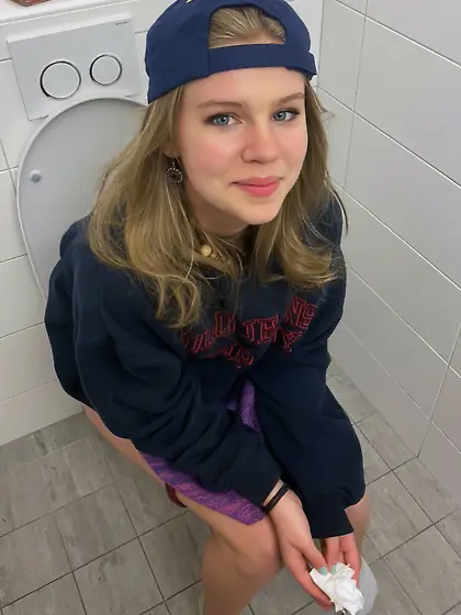 Toilet hotties