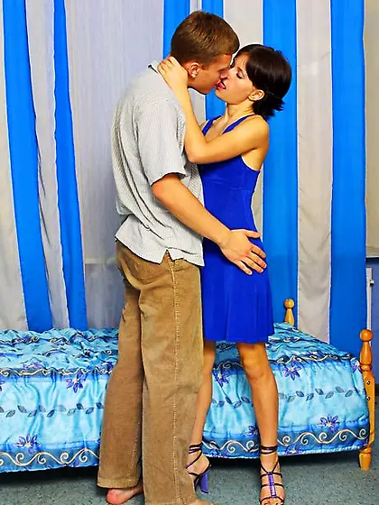 Brunette girlfriend with small tits starts with wet oral forepla