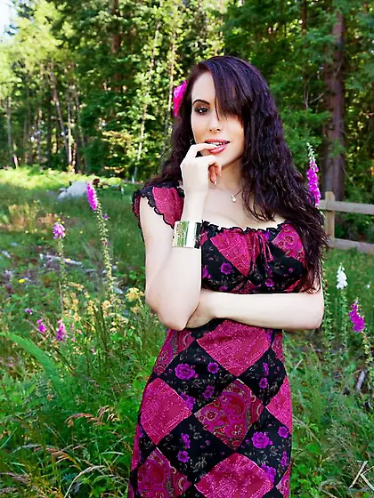 There are not many busty babes like horny Katie Banks who love p