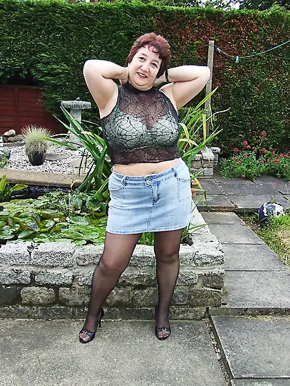 Curvy Striptease Kinky Carol from United...