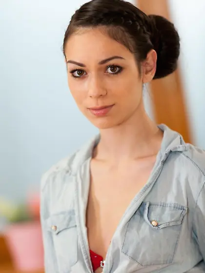 Arwen Gold needs a body rub and a hardcore fuck to match