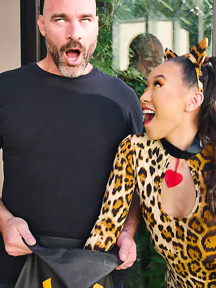 Asian kitten Kimmy Kimm pleasures her bald-headed lover in bed