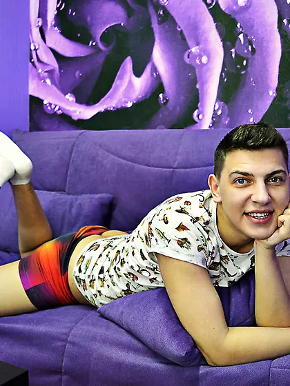 White gay L0VERforY0U like to zoom and roleplay