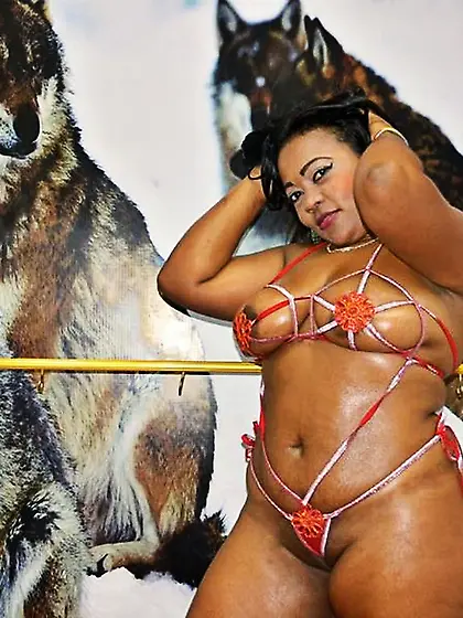 Latin girl with big tits like to snapshot