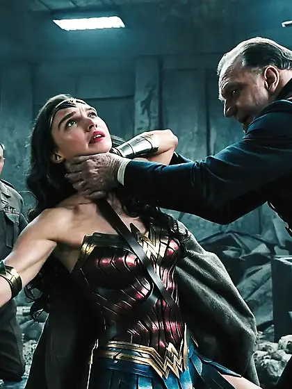 Wonder Woman strangled