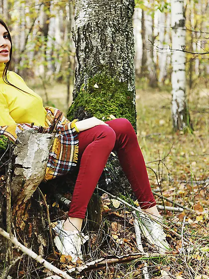 Brunette takes off her yellow sweater in the forest to masturbat