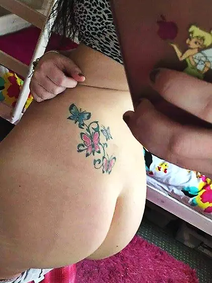 My girlfriend nude selfies