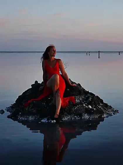 On the salt of the surface during sunset