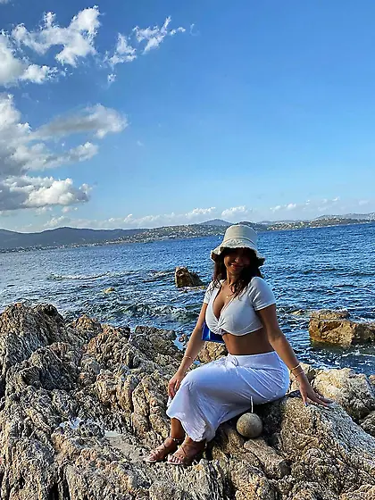 arab slut with massive milk jugs