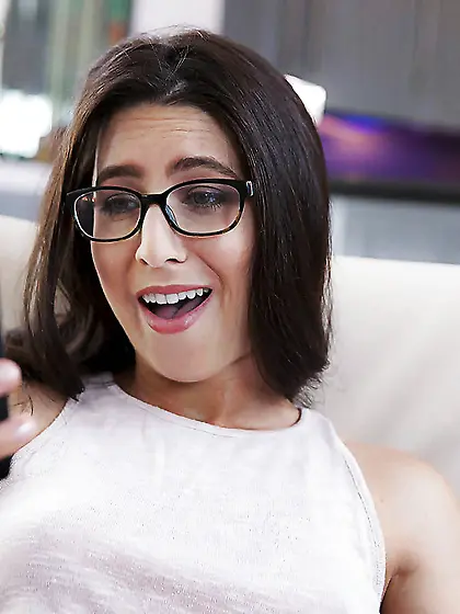 Anya Olsen and Serena Blair eat and finger twats on the couch