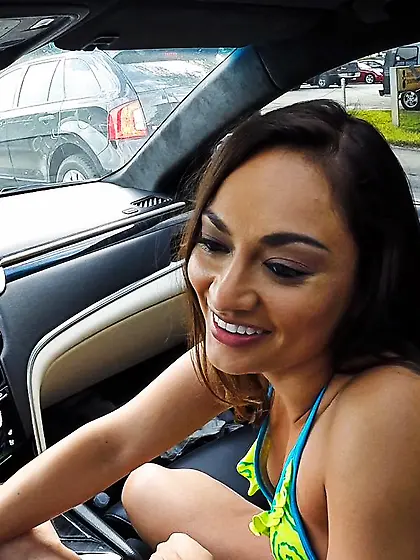 Hot Latin beauty Valentina Vixen gets into the car and sucks the