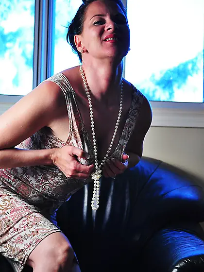 Mature babe incredible tight