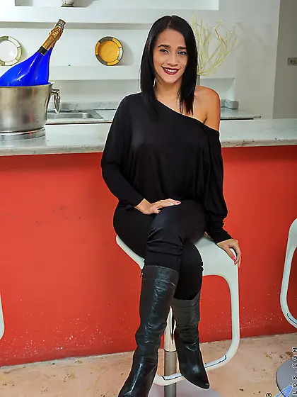 Even while standing,  this Venezuelan whore looks incredible