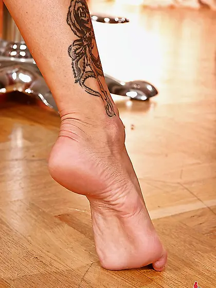 Veronika Fasterova sexy soles,  toes