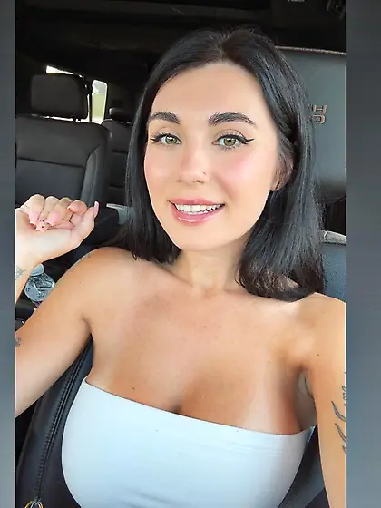 Kayla Najvar of Omfg slots