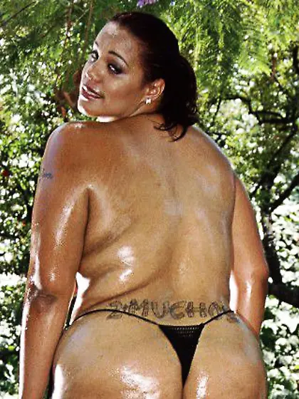 Plump black honey Dos Muchos gets her hole banged in her favorit