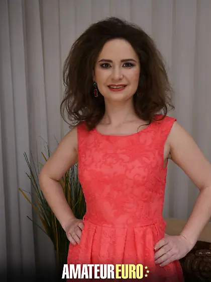 Hairy housewife playing with herself