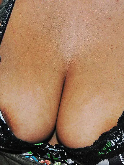 Big breasted brunette Layla Rose dildo fucks her snatch on pink