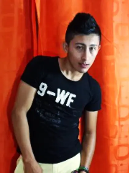 Brunette adyhot91 perform anal