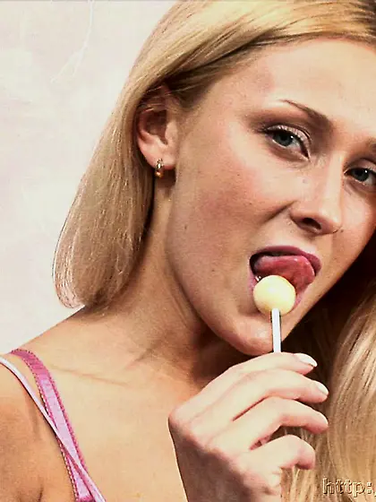 Russian teen blonde makes her pussy sweet with choopa-choops