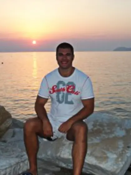 Brunette Musclehunk Roleplay.