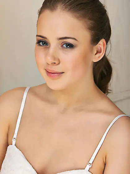 Emily B is a horny teen model who has a pretty face and she know