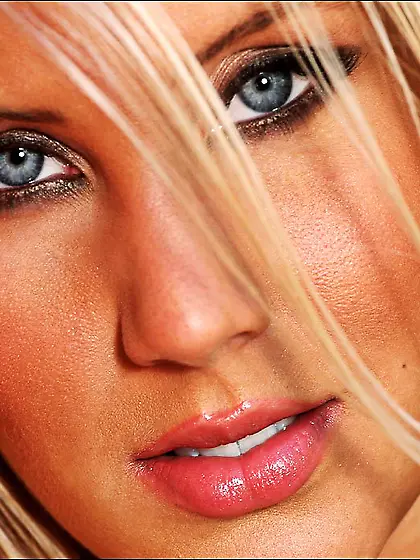 Stunning bikini babe Nikki Jayne loves to display her perfectly