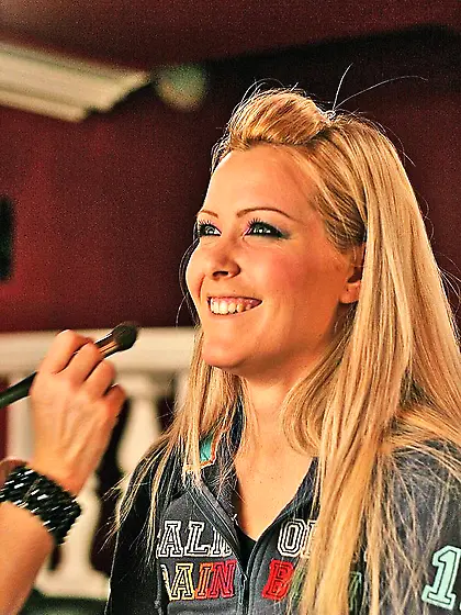 Sophie Moone and Cayenne Klein strip in the bar and have amazing