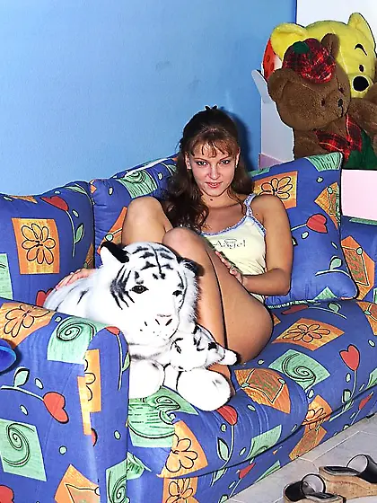 Hot babe Judit ALS is showing her naked body and downing shaved