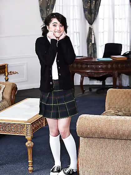 Teen home alone so now she can strip naked and expose twat on ca