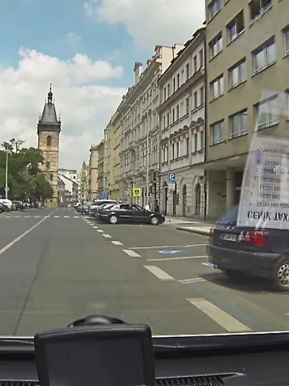 Brunette cutie spreads legs