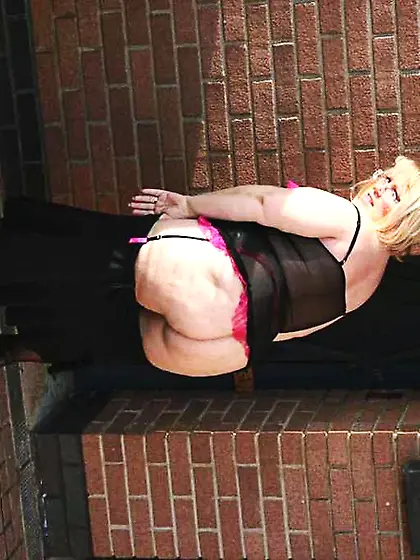 Mature chick displays size