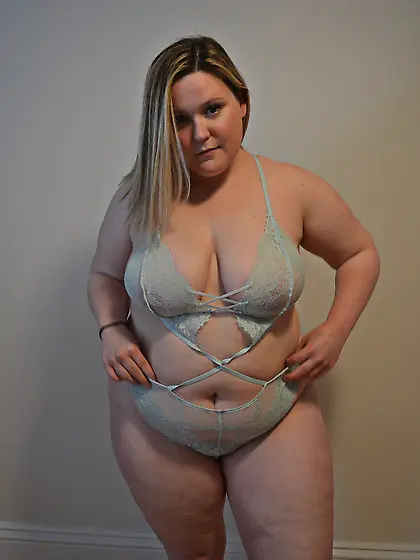 Cheating Slutty BBW wife loves to pose