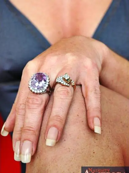 Hrony brunette Liza Harper with nice titties and ass getting her