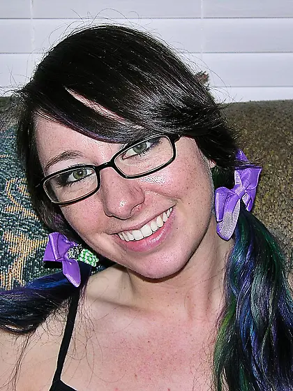 Glasses Wearing Teen Spreads Ass