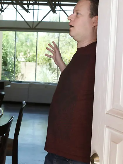 Skinny blonde in denim shorts blows a bounty hunter, fucks him t