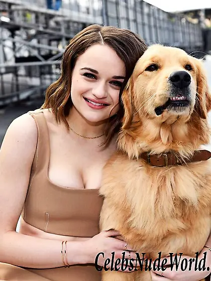 Joey King Cleavage