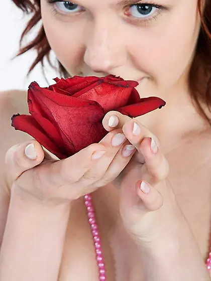 Redheaded beauty shows her nude ass and pussy in a hot solo gall