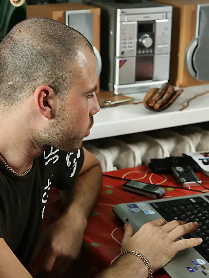 Gorgeous virgin Anna gets