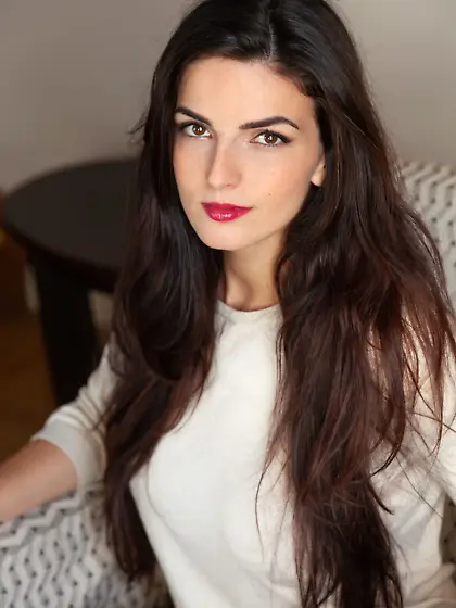 Cynthia Hill flaunts her incredible boobs and trimmed pussy