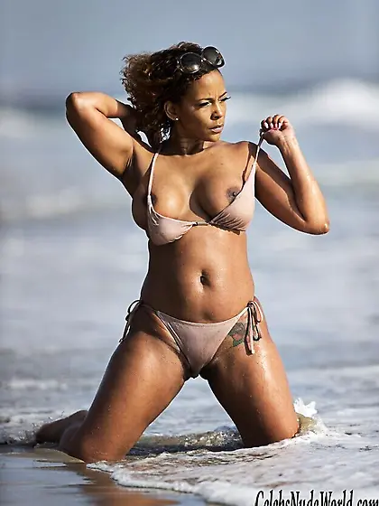 Seductive Sundy Carter's Sexy Photo Shoot on the Beach