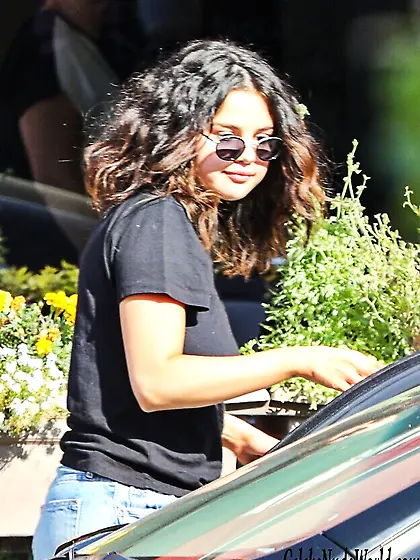 Selena Gomez Braless