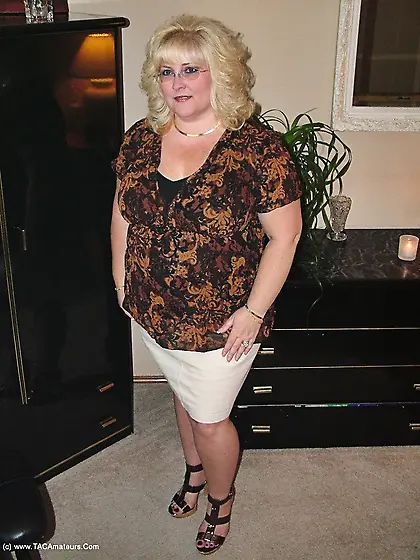 Curvy Big Tits Taffy Spanx from United States