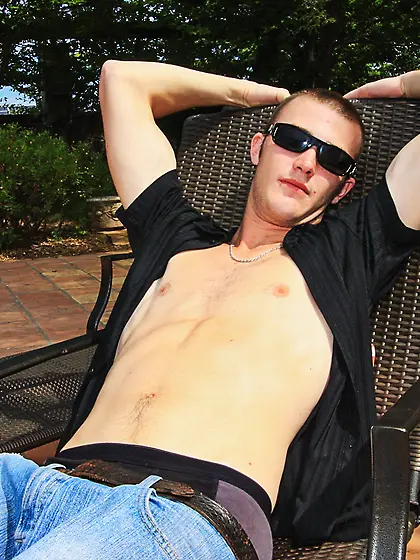 Babe with sunglasses blows lover's meaty tool and gets fucked in