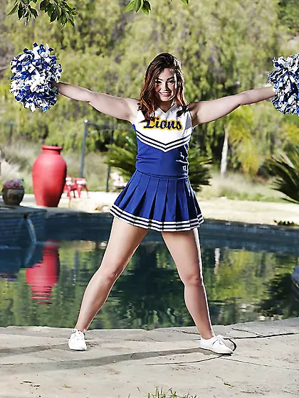 Horny cheerleader Jodi Taylor takes uniform off outdoors exposin