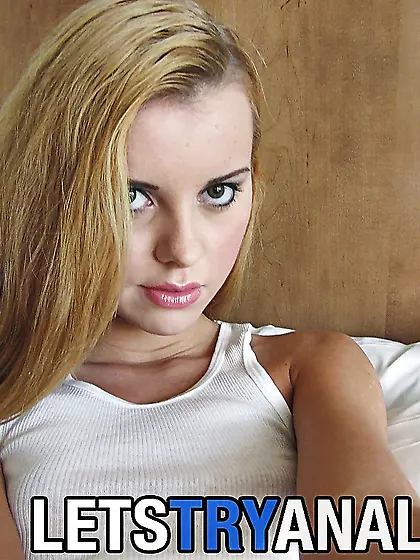 Tiny tits latina babe