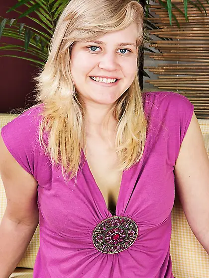 Busty blonde angel Roxy Lovette loves to pose and show off her b